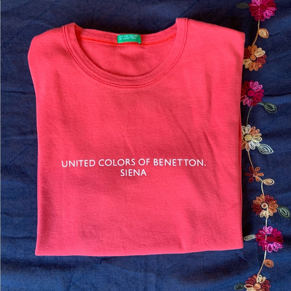 Vintage United Colors of Benetton Siena Crewneck Tee Coral & White Italia 2007
